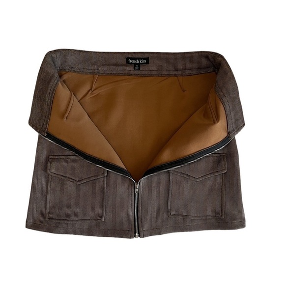 French Kiss Striped Zip Up Mini Skirt. Size:S Color: Brown - Picture 3 of 7